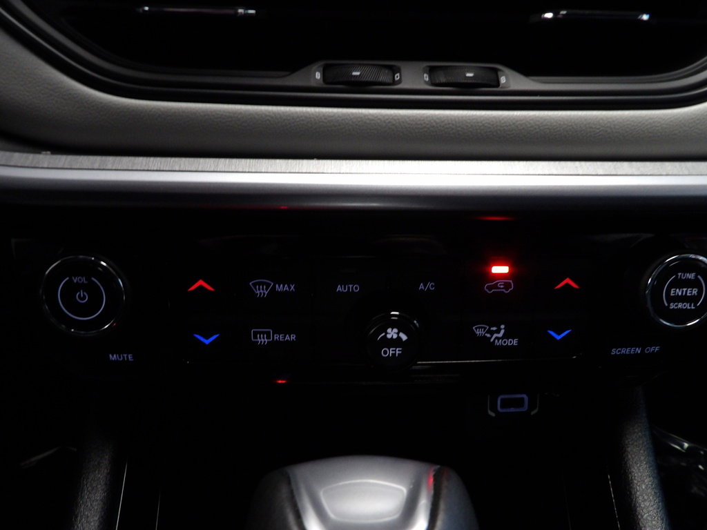 Used 2024 Jeep Compass Limited image 32