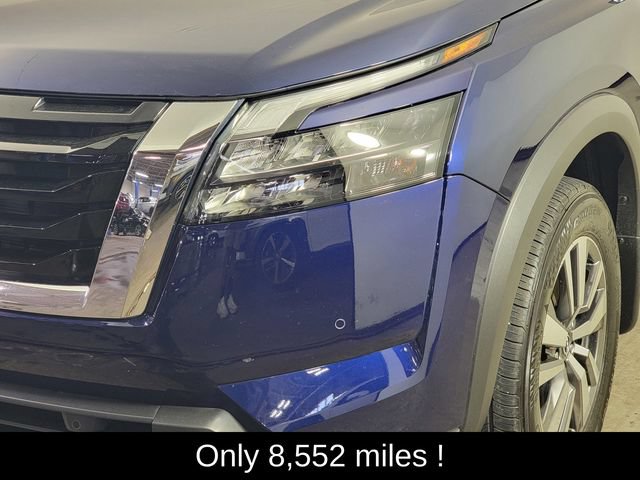 Used 2025 Nissan Pathfinder SL AWD/4WD image 9