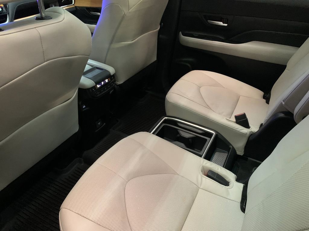 Used 2024 Toyota Grand Highlander Limited image 14
