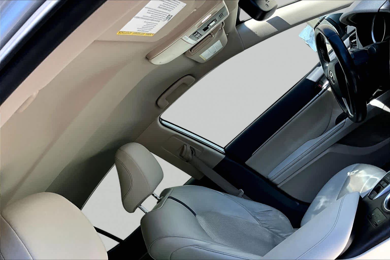 Used 2021 Toyota Camry XLE FWD image 14