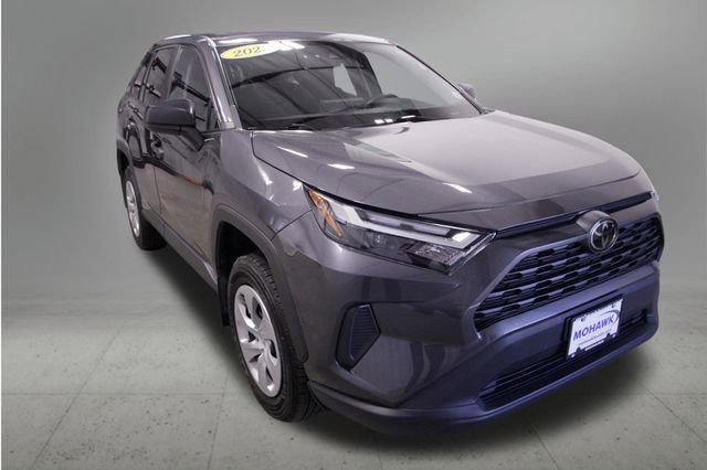 Used 2023 Toyota RAV4 LE AWD/4WD image 8