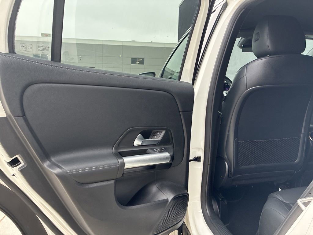 Used 2025 Mercedes-Benz GLA 250 4MATIC image 13