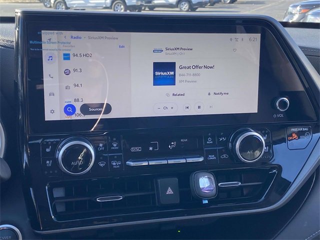 Used 2025 Toyota Highlander Limited image 27