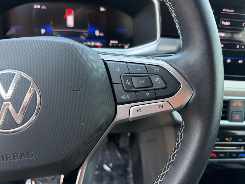 Used 2025 Volkswagen Taos SE AWD/4WD image 16