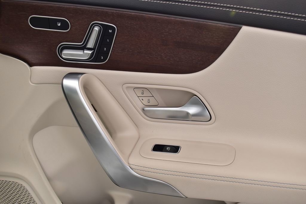 Used 2023 Mercedes-Benz CLA 250 4MATIC image 37