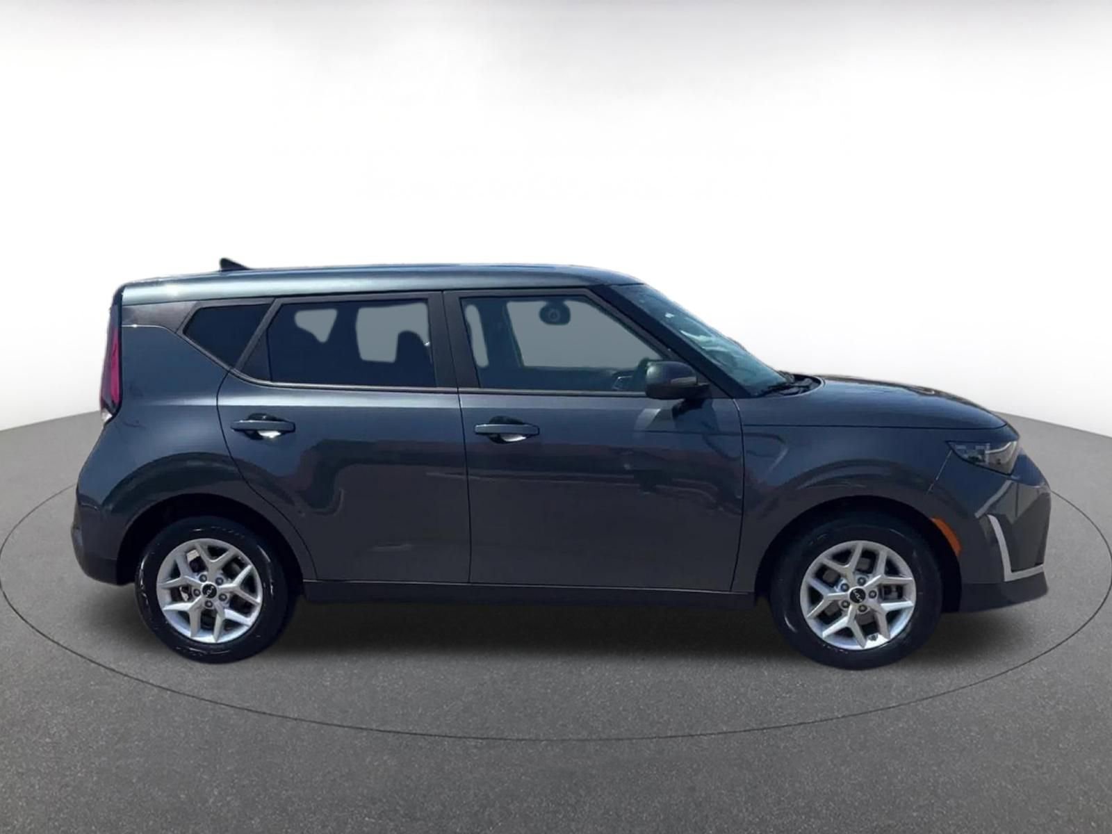 Used 2025 Kia Soul LX w/ LX Technology Package FWD image 16