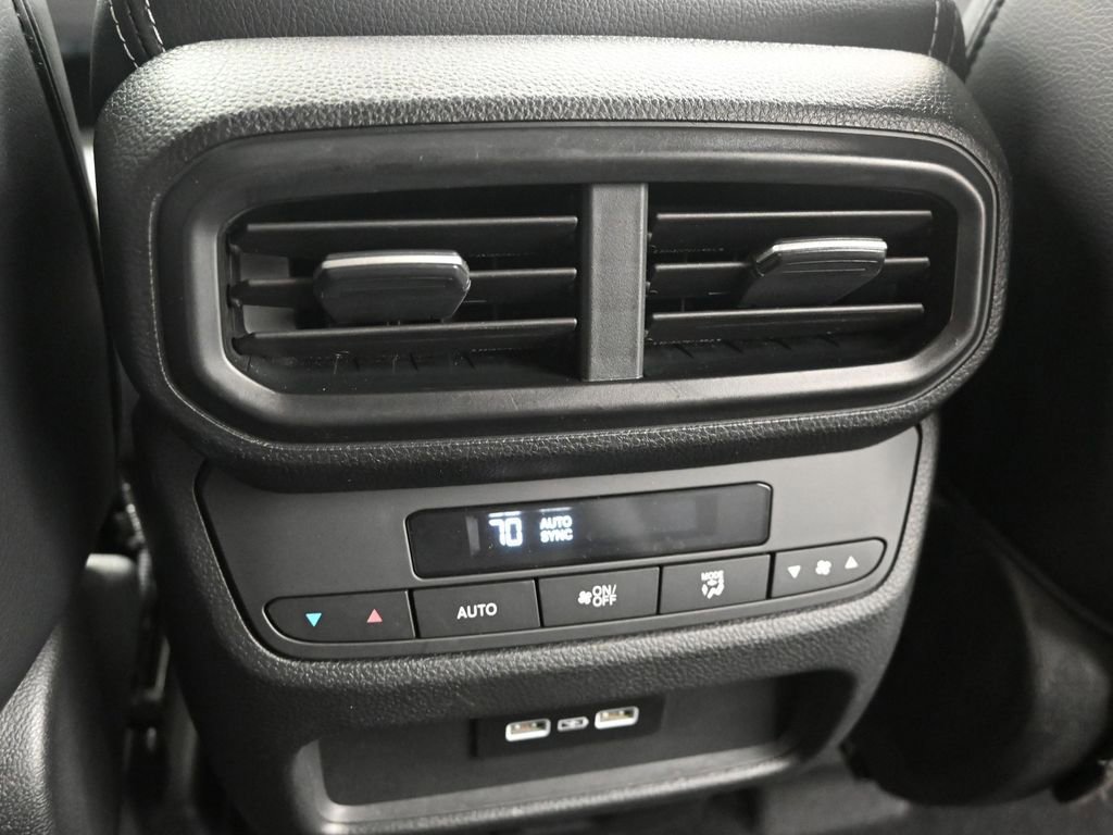 Used 2023 Honda Pilot Touring image 13