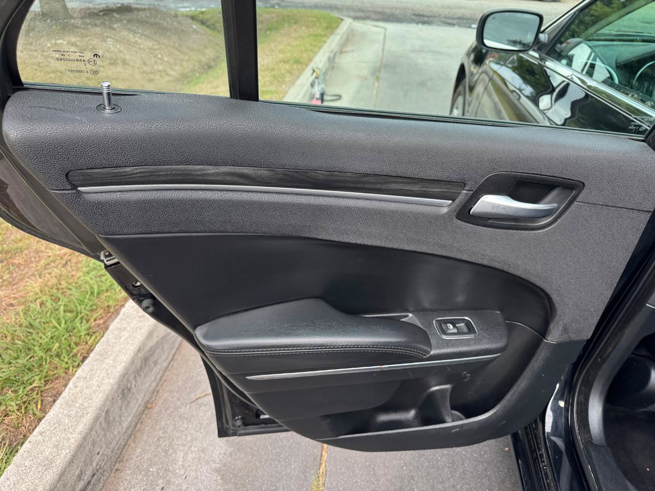 Used 2017 Chrysler 300 Limited RWD image 13