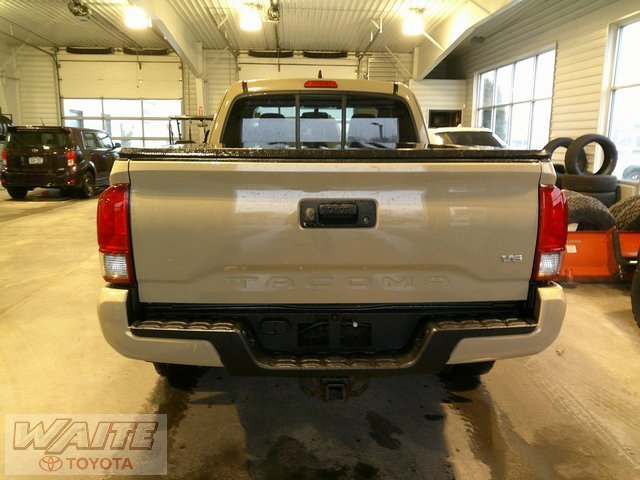 Used 2017 Toyota Tacoma TRD Sport image 3