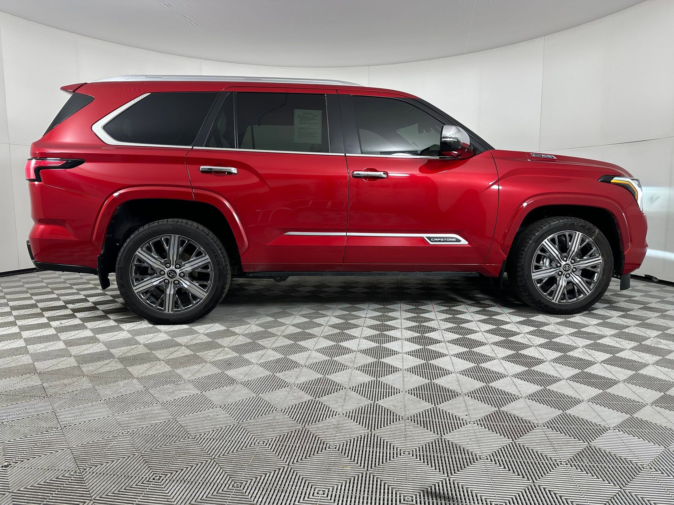 Used 2024 Toyota Sequoia Capstone image 7