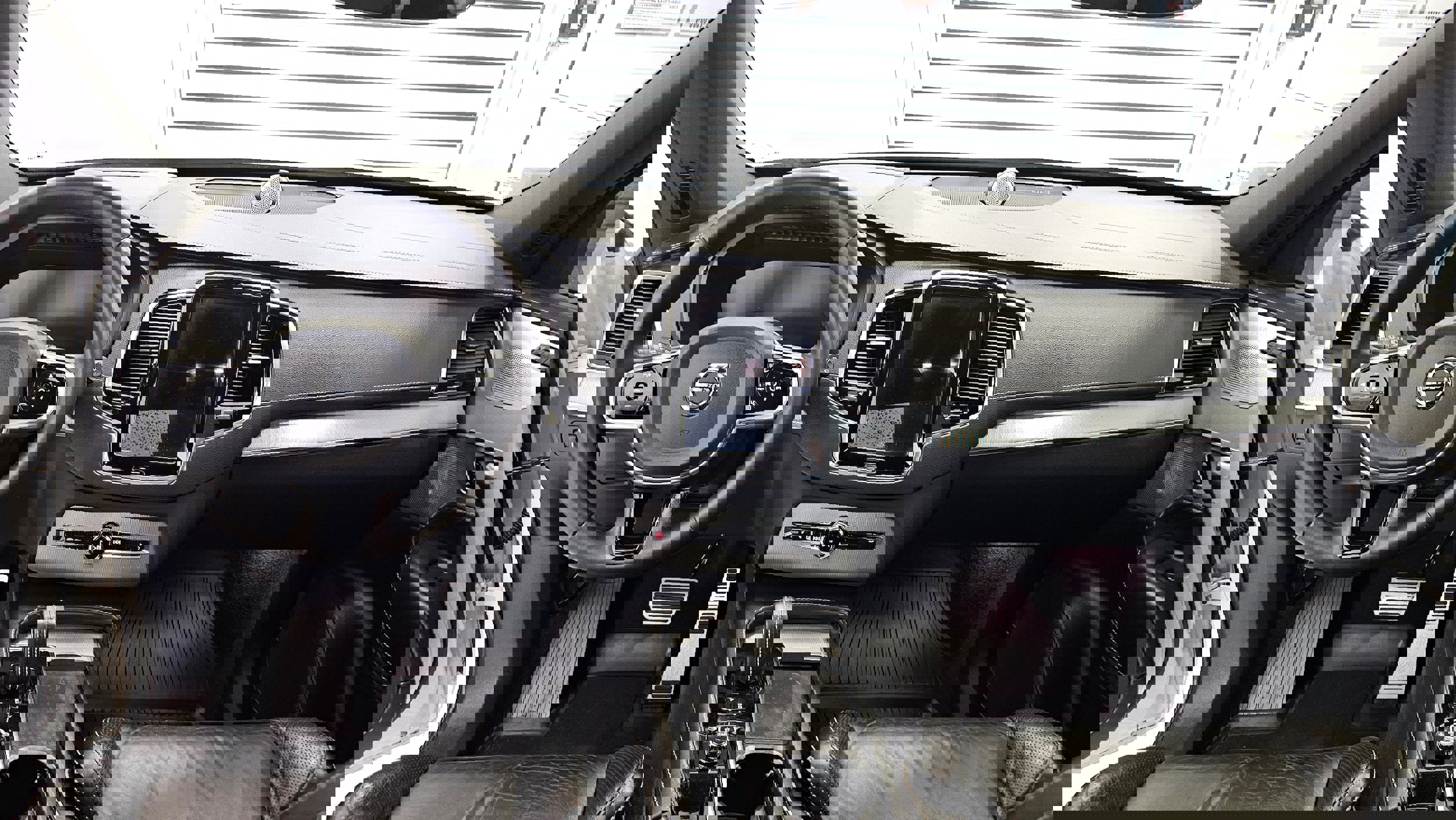 Certified 2022 Volvo XC90 T8 R-Design w/ Advanced Package image 25