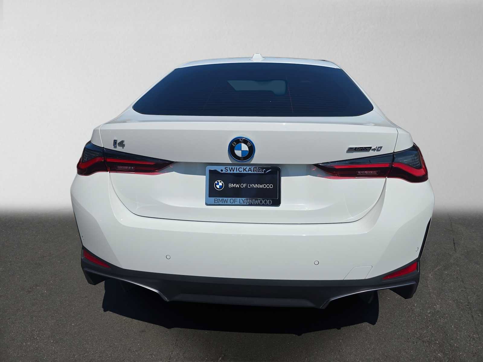 Used 2023 BMW i4 eDrive40 RWD image 4