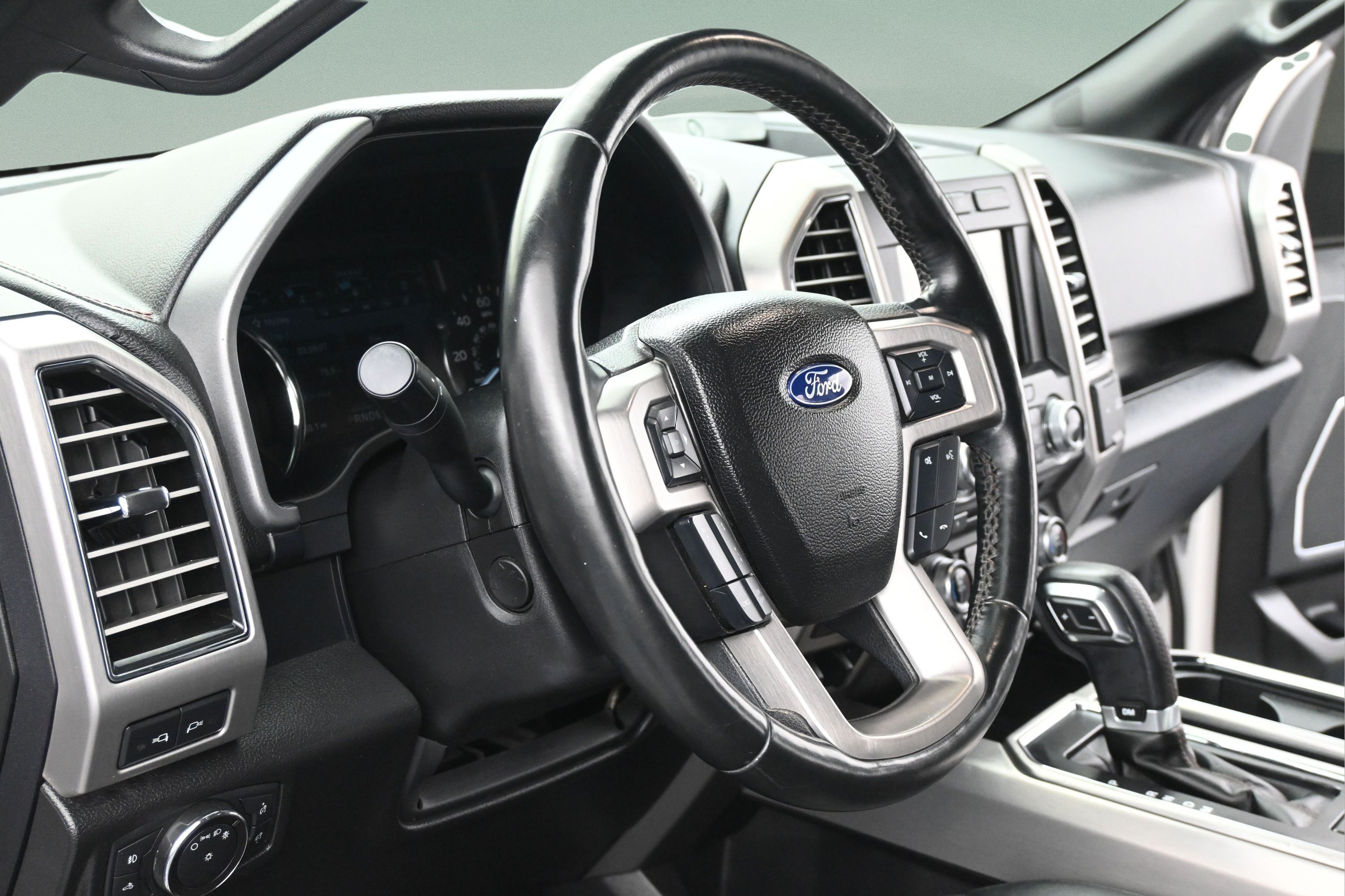Used 2018 Ford F150 Platinum w/ Equipment Group 701A Luxury AWD/4WD image 12