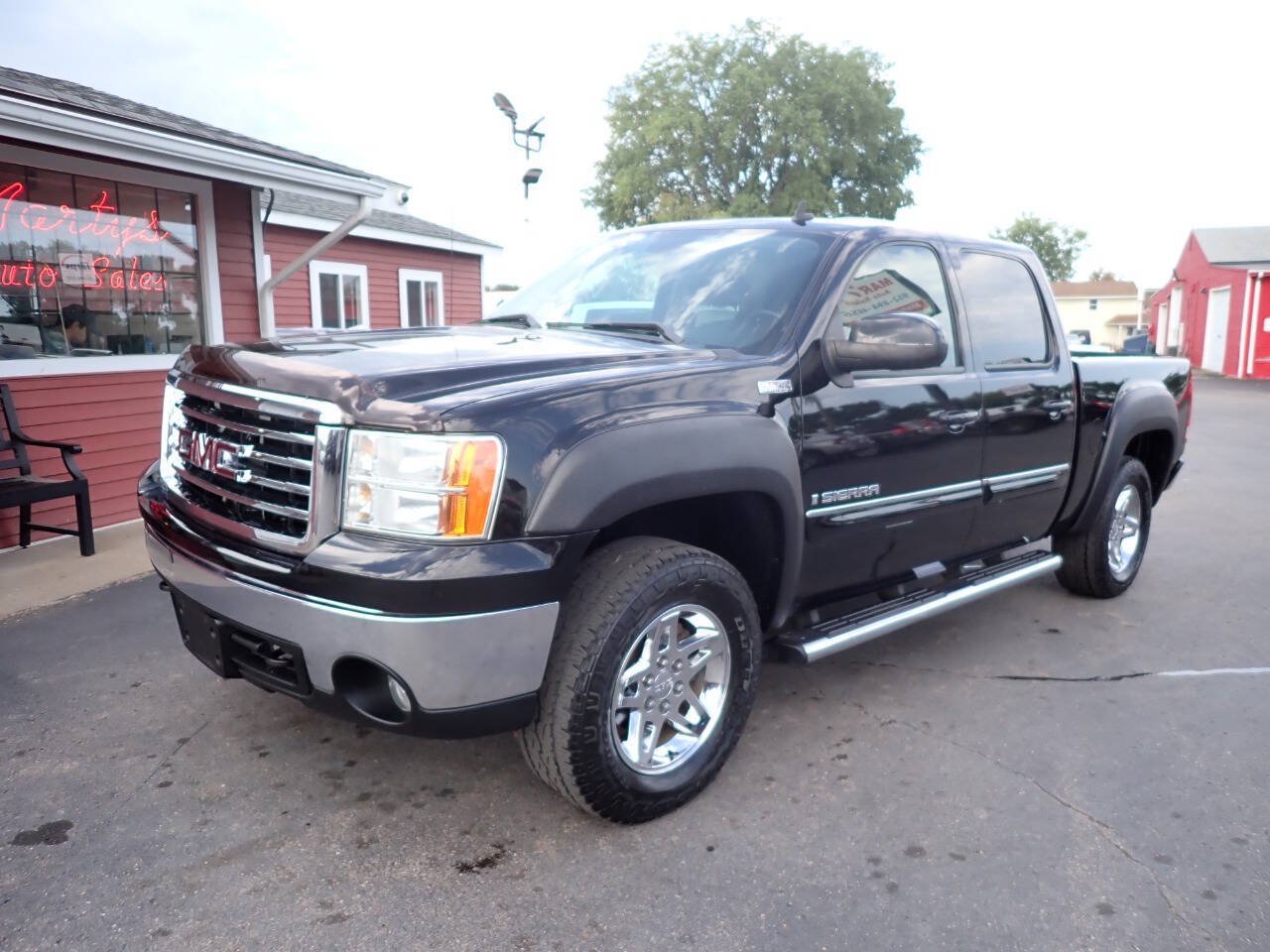 Used 2008 GMC Sierra 1500 SLT w/ All-Terrain Package AWD/4WD image 3