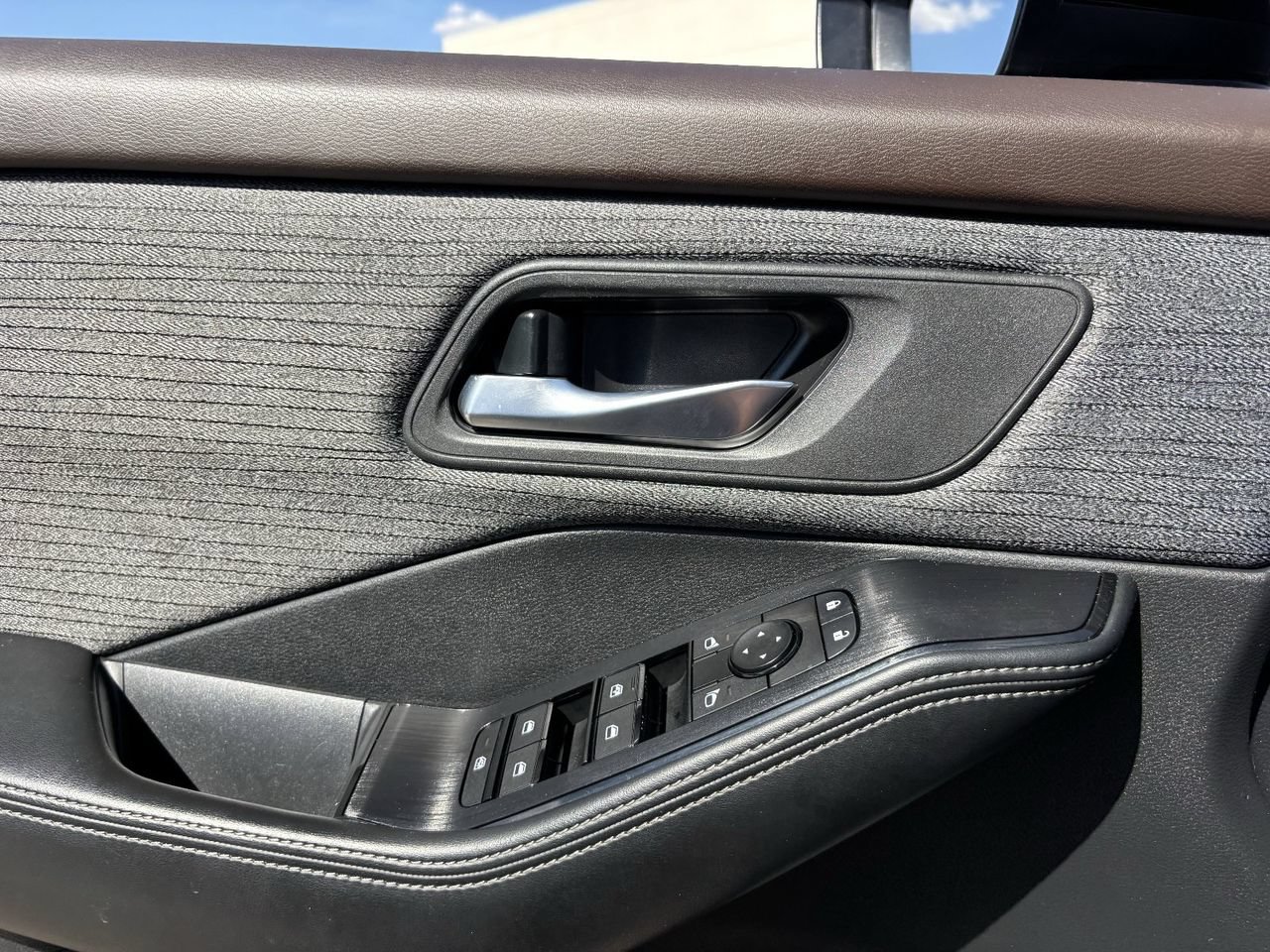 Used 2023 Nissan Rogue SV FWD image 19