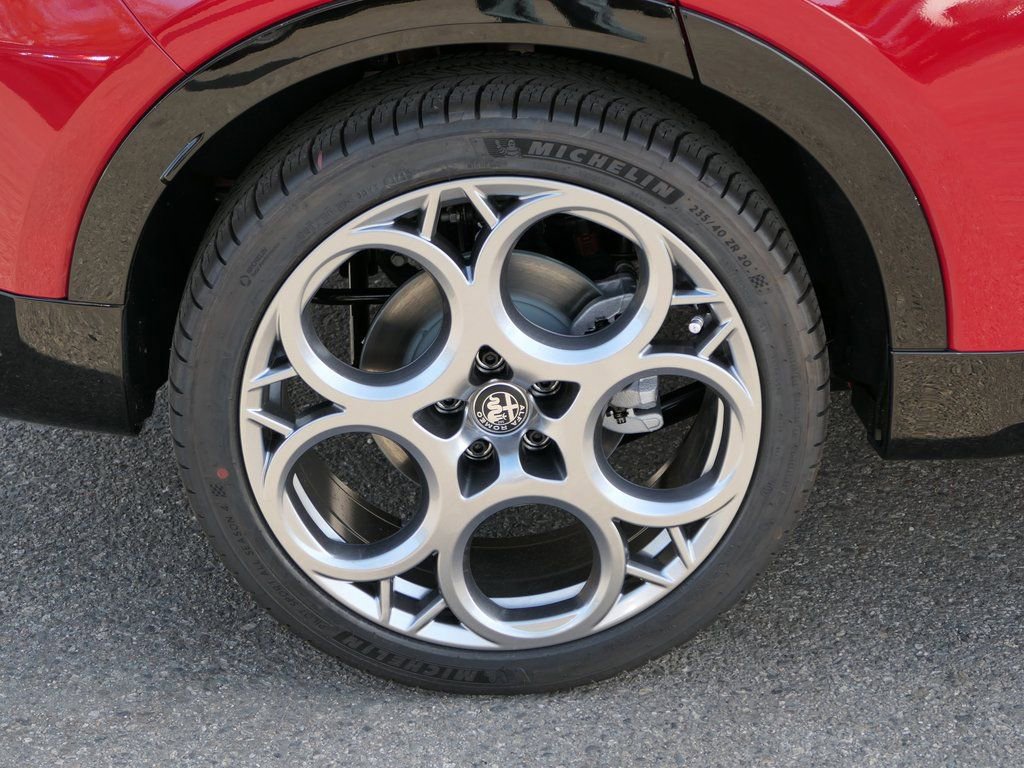 New 2025 Alfa Romeo Tonale w/ Premium Package image 10