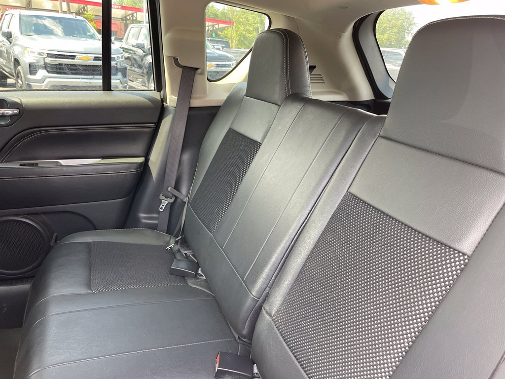 Used 2017 Jeep Compass Latitude FWD image 7