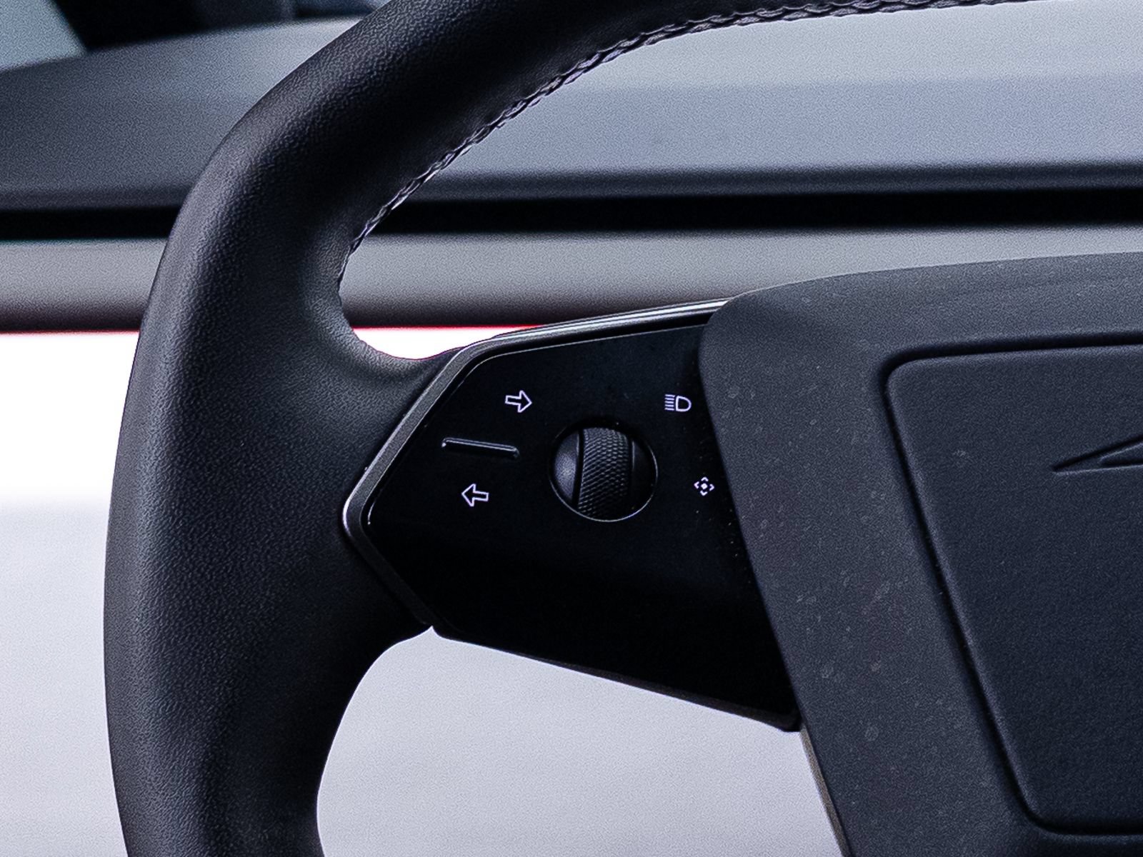 Used 2024 Tesla Cybertruck AWD Crew Cab image 31
