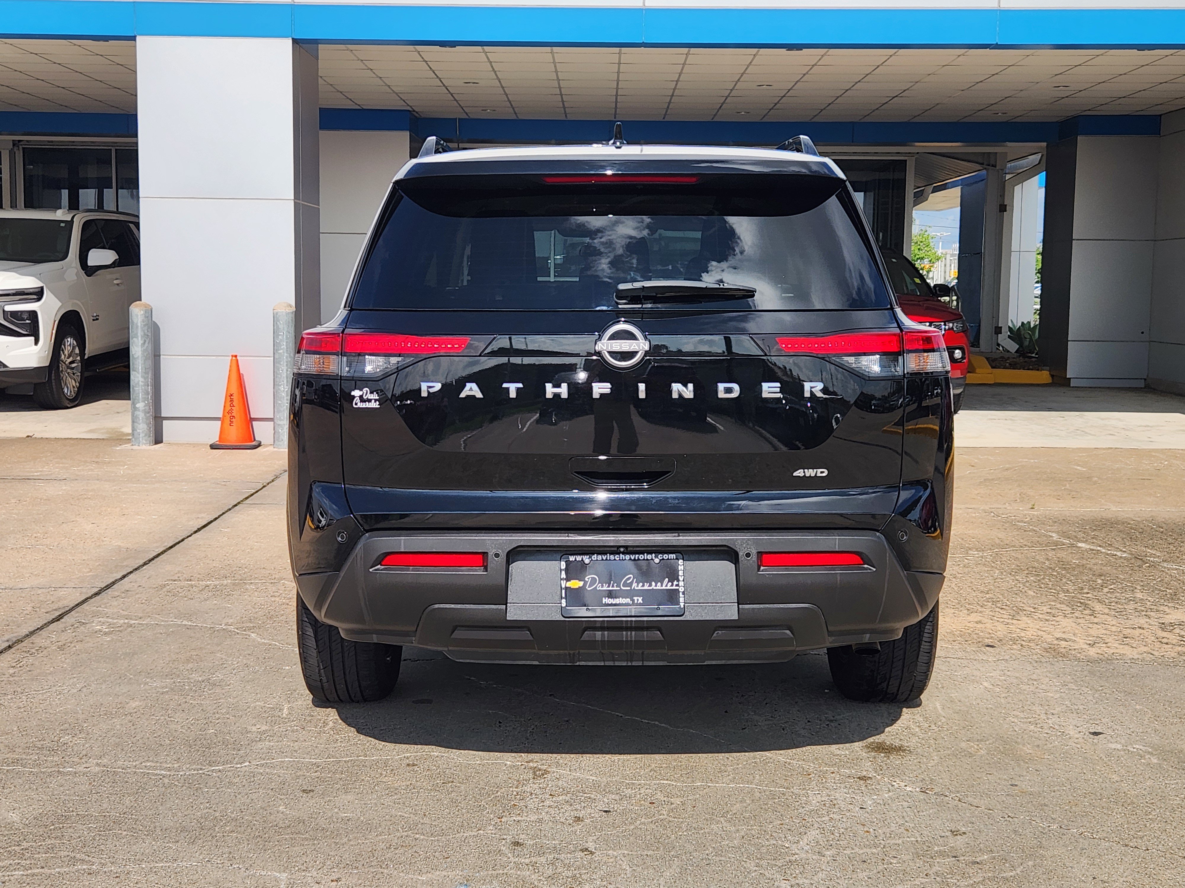 Used 2025 Nissan Pathfinder SV AWD/4WD image 7