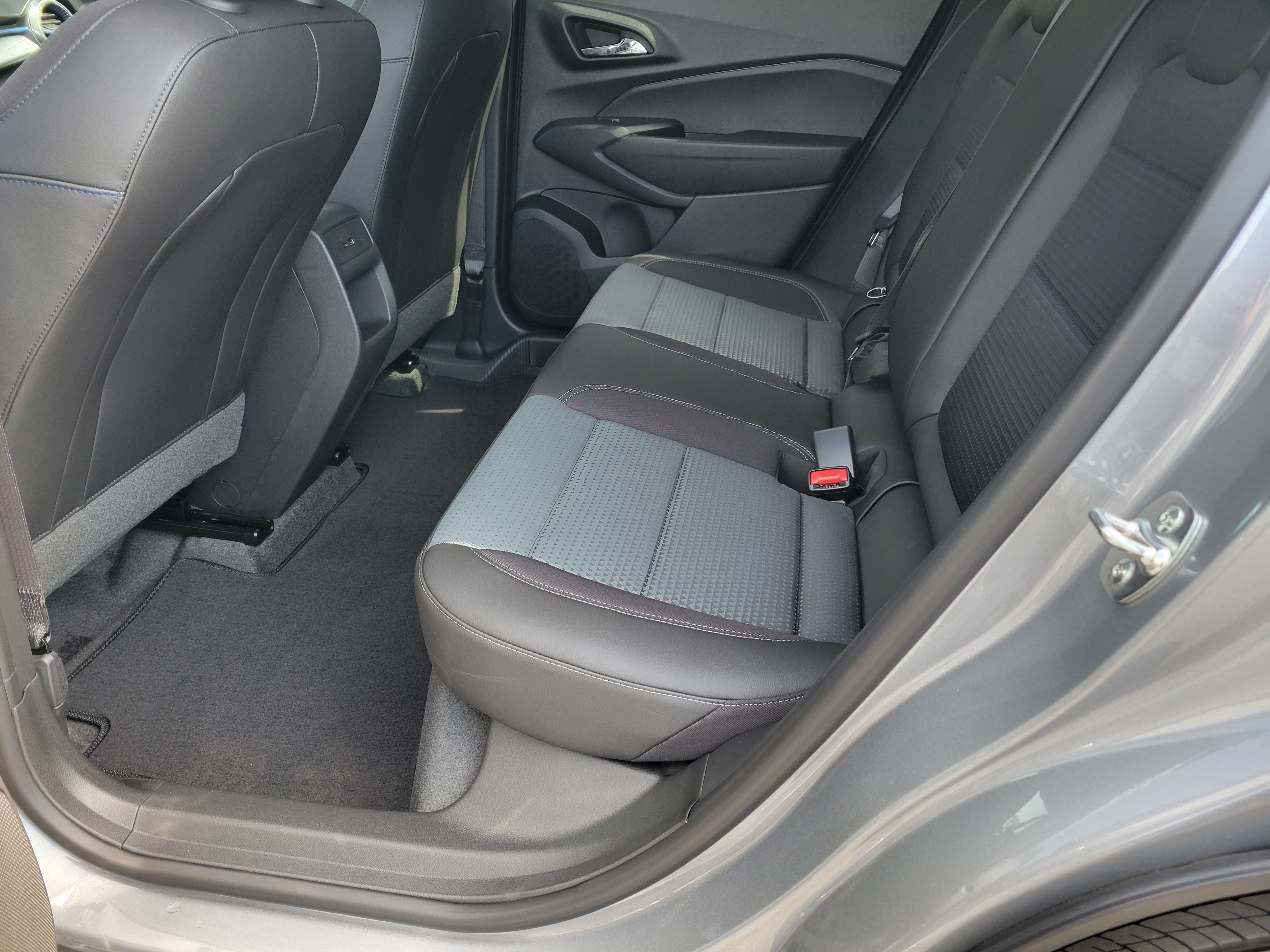 New 2026 Chevrolet Trax LT w/ Driver Confidence Package FWD image 29