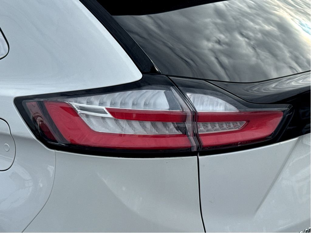 Used 2022 Ford Edge Titanium w/ Class II Trailer Tow Package image 6