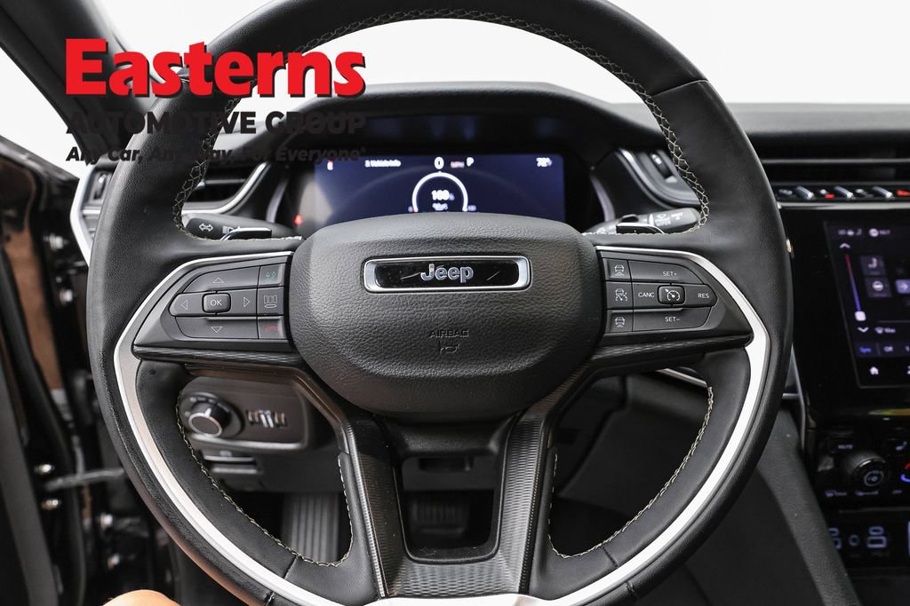 Used 2025 Jeep Grand Cherokee Altitude AWD/4WD image 10