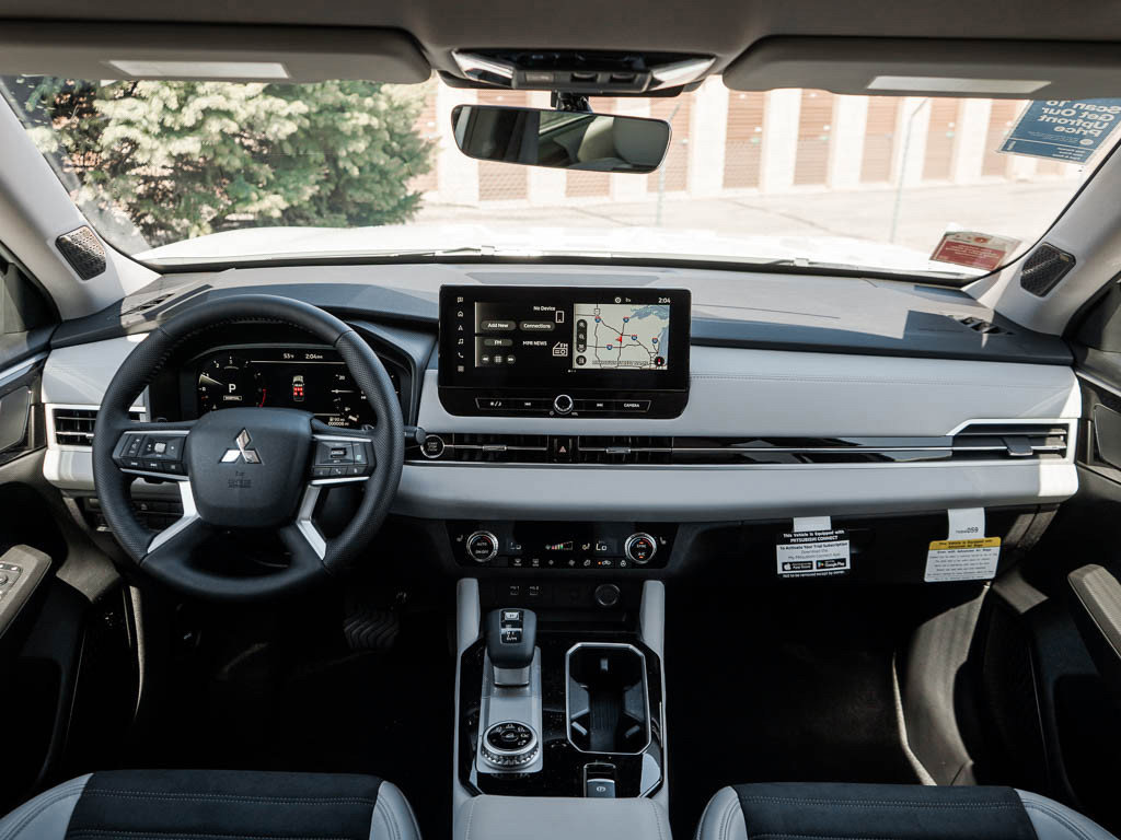 New 2026 Mitsubishi Outlander SE image 13