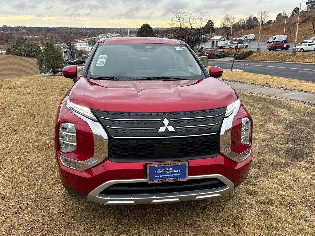 Used 2024 Mitsubishi Outlander SE image 2