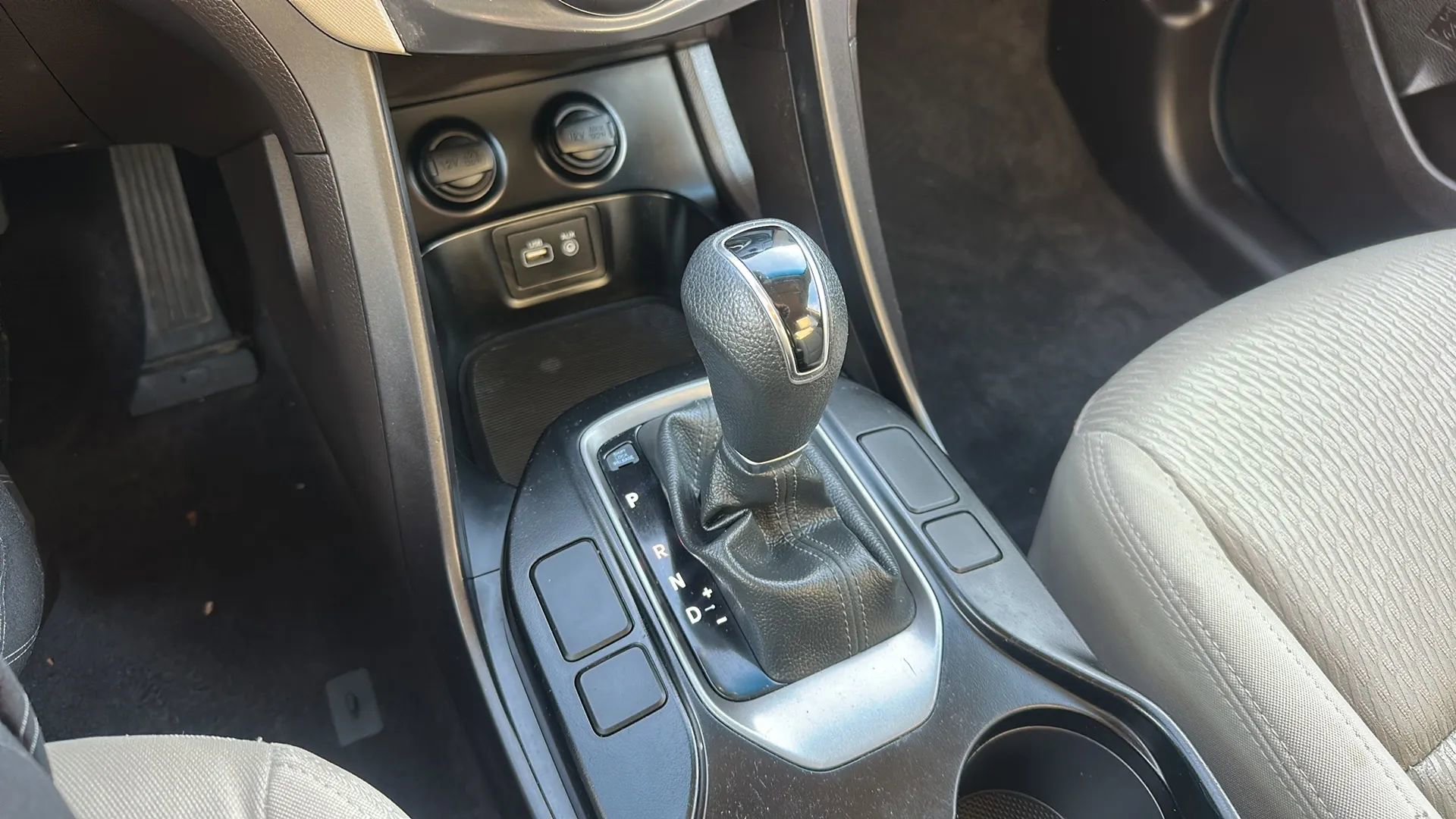 Used 2019 Hyundai Santa Fe XL SE image 16