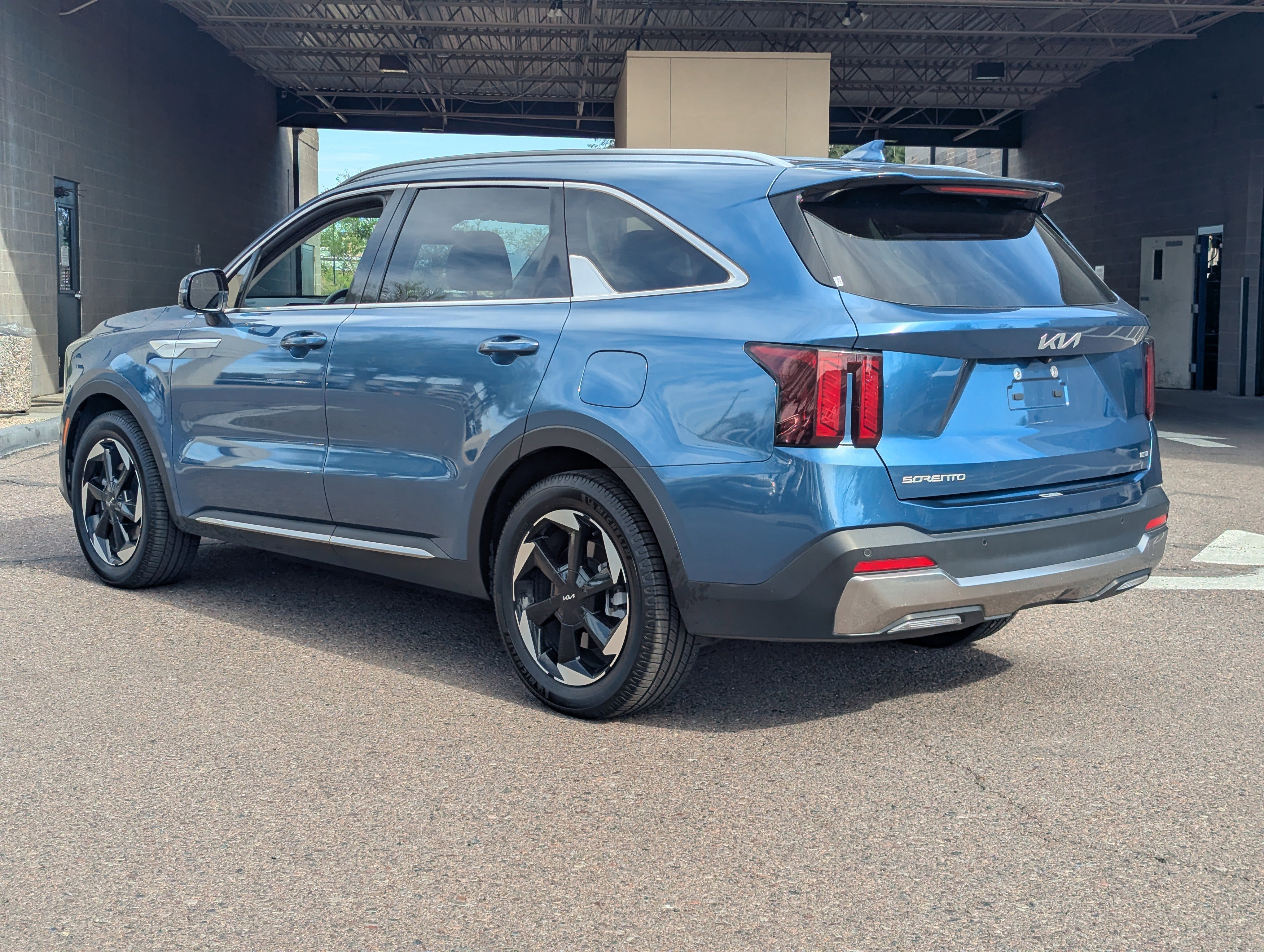 Certified 2025 Kia Sorento EX image 4