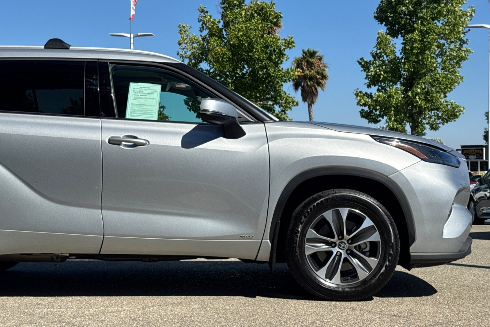 Used 2022 Toyota Highlander XLE AWD/4WD image 36