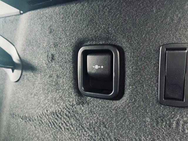 New 2025 BMW X4 xDrive30i w/ Premium Package image 11