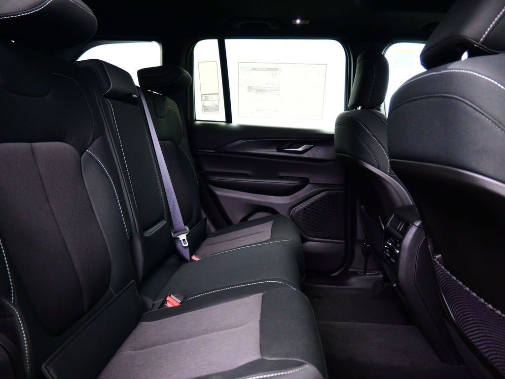 New 2025 Jeep Grand Cherokee Laredo X image 17