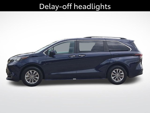 Used 2025 Toyota Sienna XLE FWD image 10