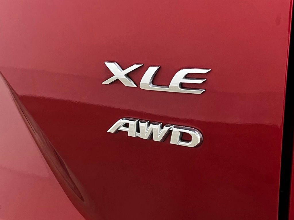 Used 2023 Toyota Corolla Cross XLE AWD/4WD image 5