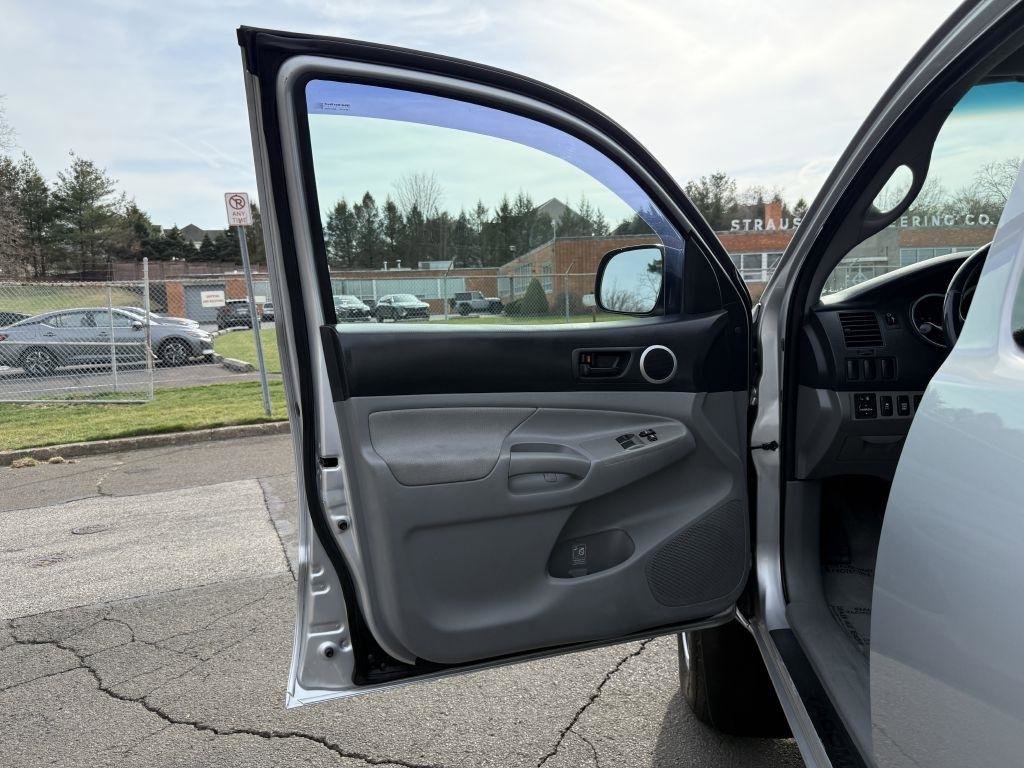 Used 2011 Toyota Tacoma 4x4 Access Cab w/ SR5 Pkg #2 image 13