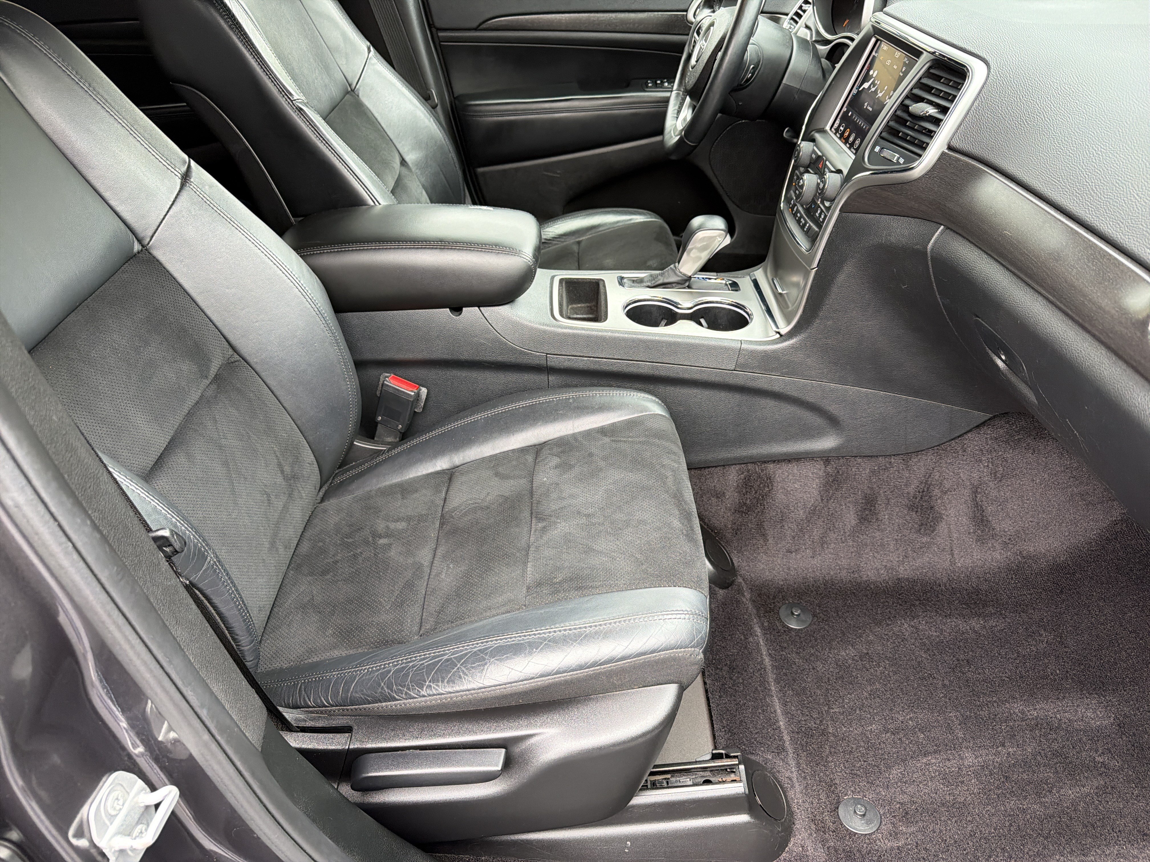 Used 2018 Jeep Grand Cherokee Altitude AWD/4WD image 11