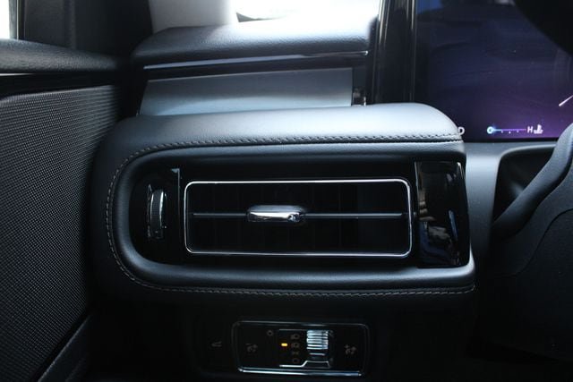 New 2026 Lincoln Aviator AWD image 8