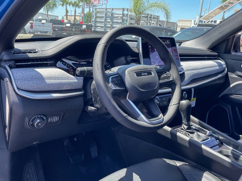 New 2025 Jeep Compass Latitude image 14