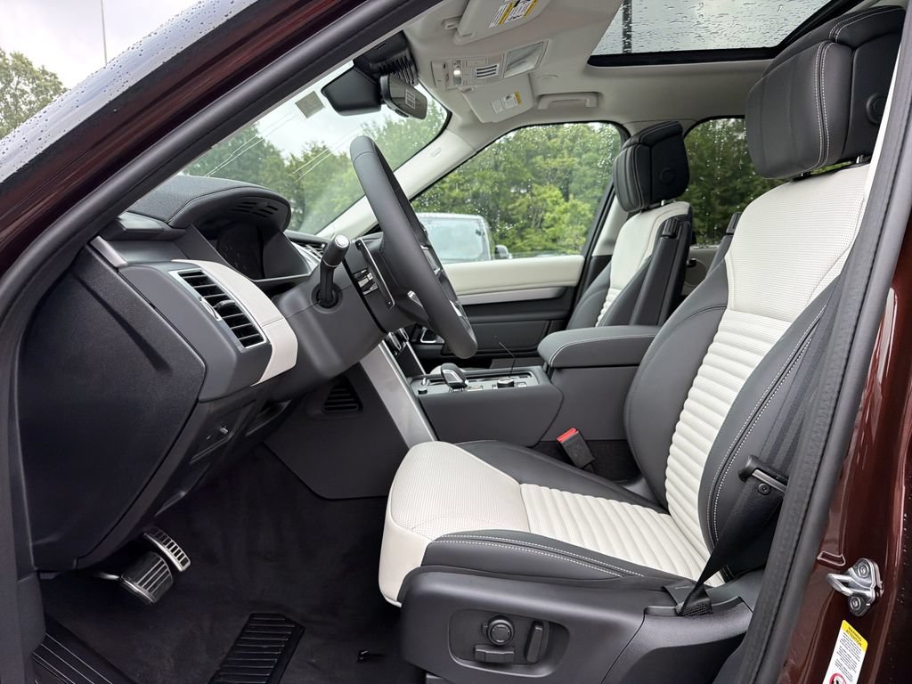New 2026 Land Rover Discovery Limited Edition AWD/4WD image 3