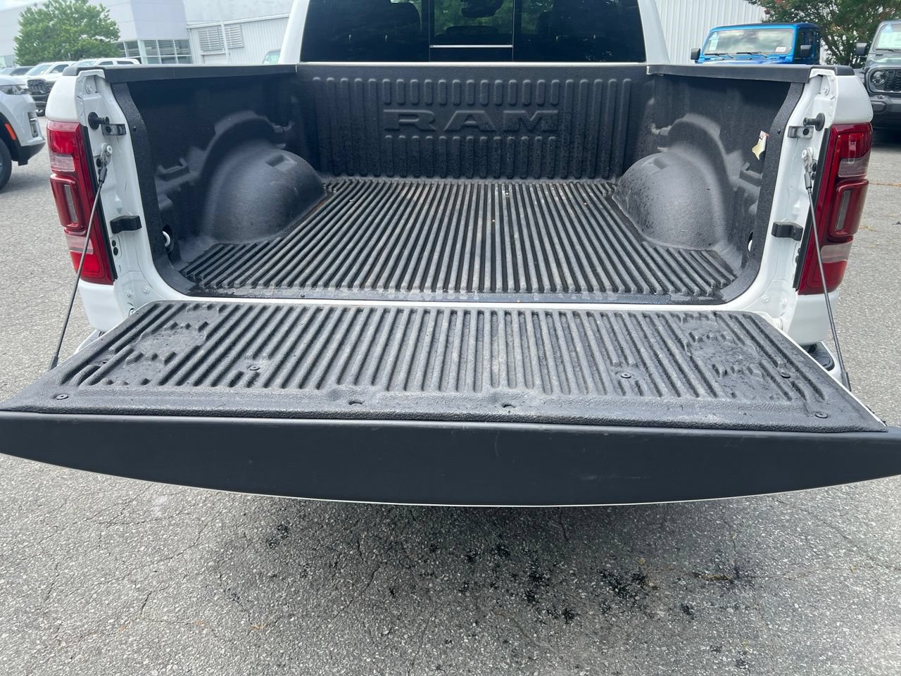 Used 2023 RAM 1500 Limited w/ Body Color Bumper Group AWD/4WD image 15