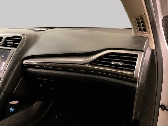 Used 2019 Ford Fusion SEL FWD image 16