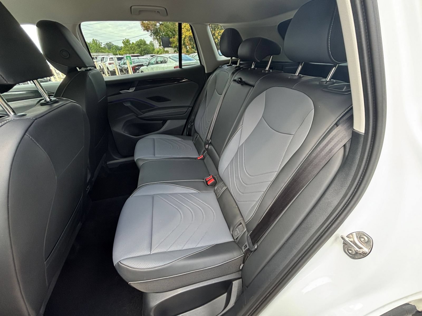 Used 2026 Volkswagen Tiguan SE AWD/4WD image 37