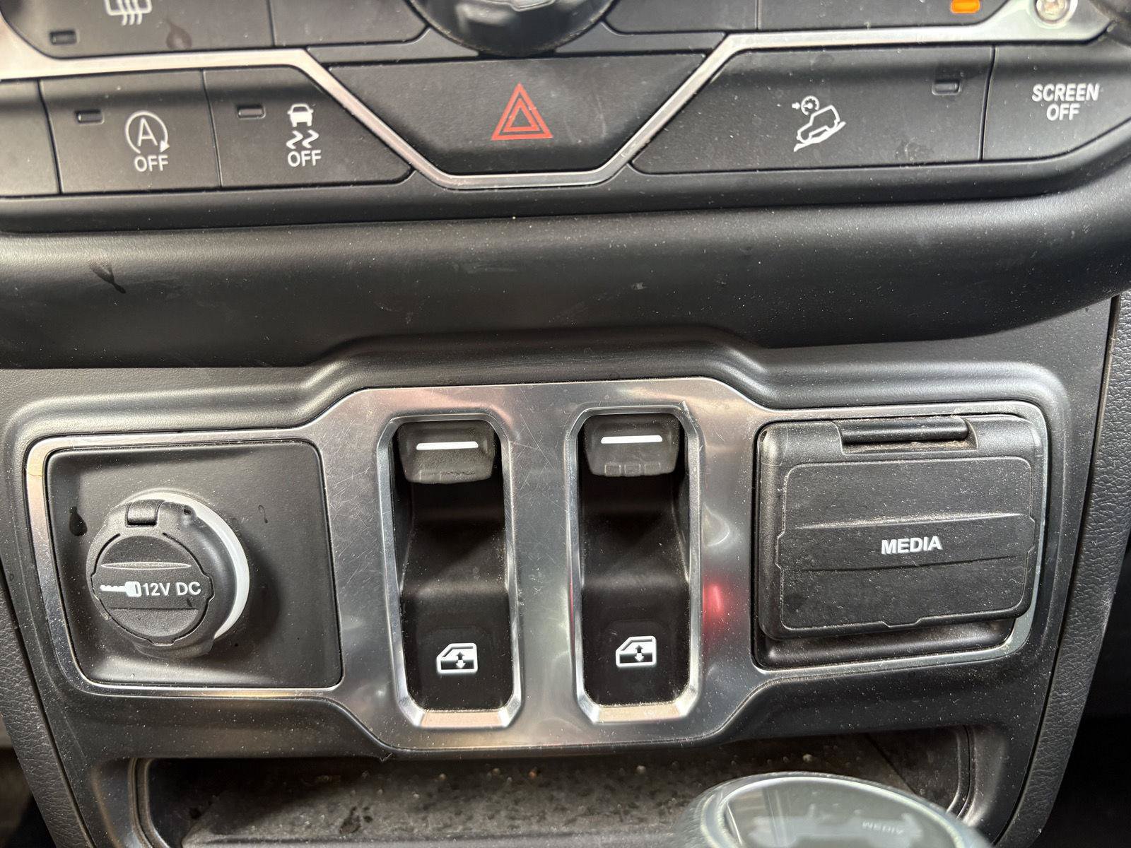 Used 2020 Jeep Wrangler Sport AWD/4WD image 16