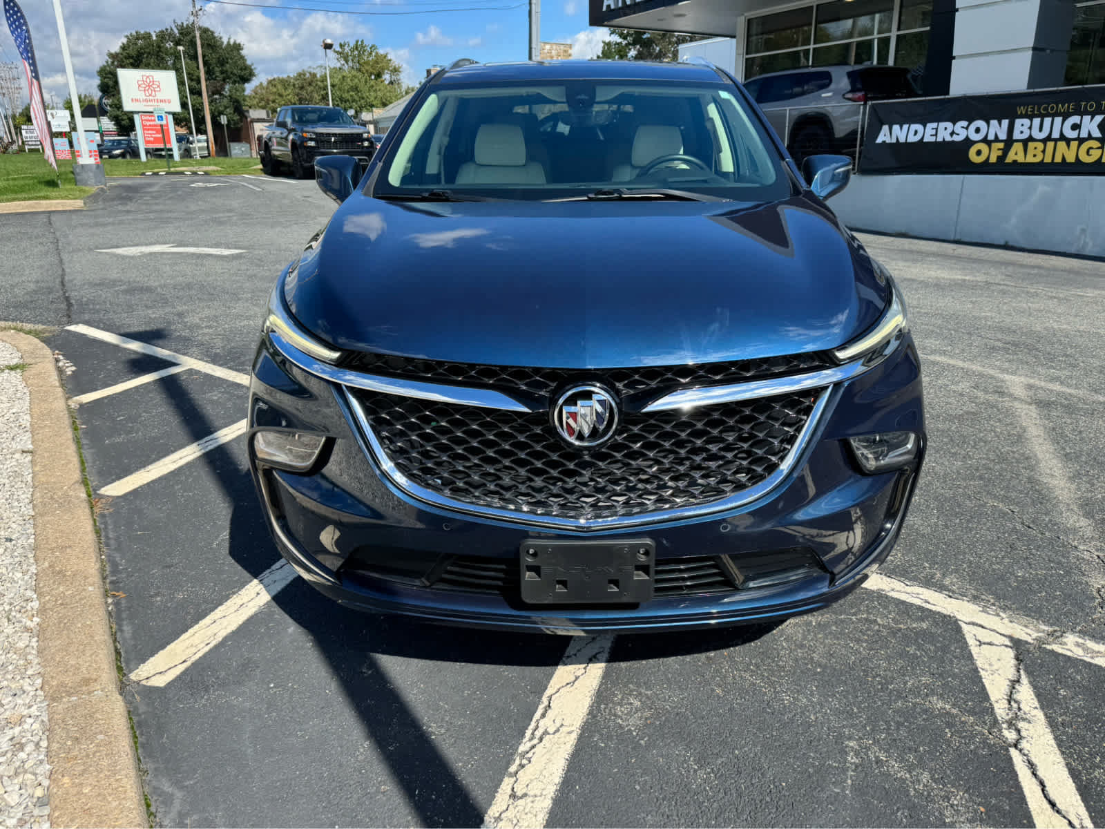 Used 2023 Buick Enclave Avenir w/ Avenir Technology Package AWD/4WD image 2