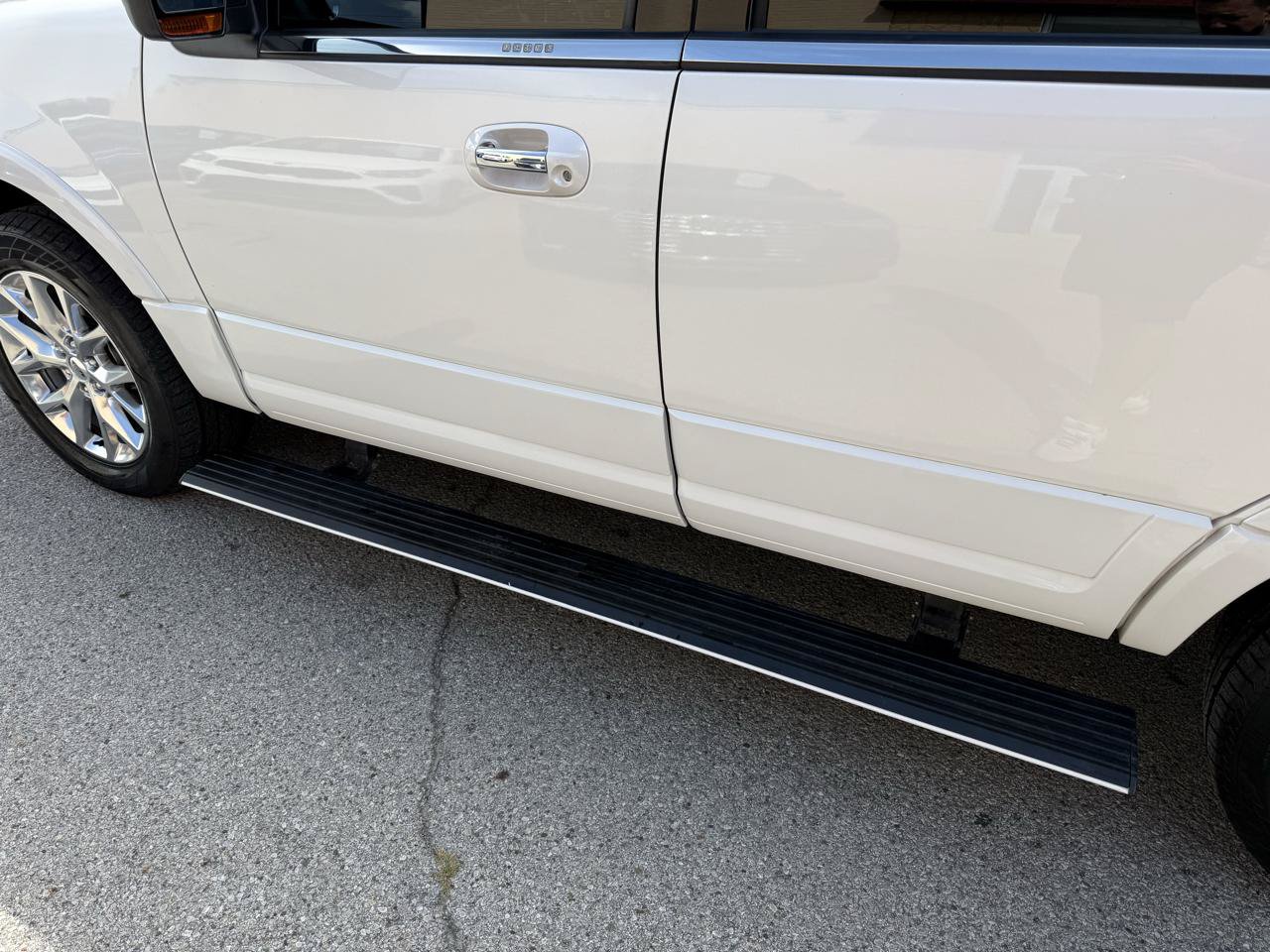 Used 2015 Ford Expedition Limited w/ Equipment Group 301A AWD/4WD image 37
