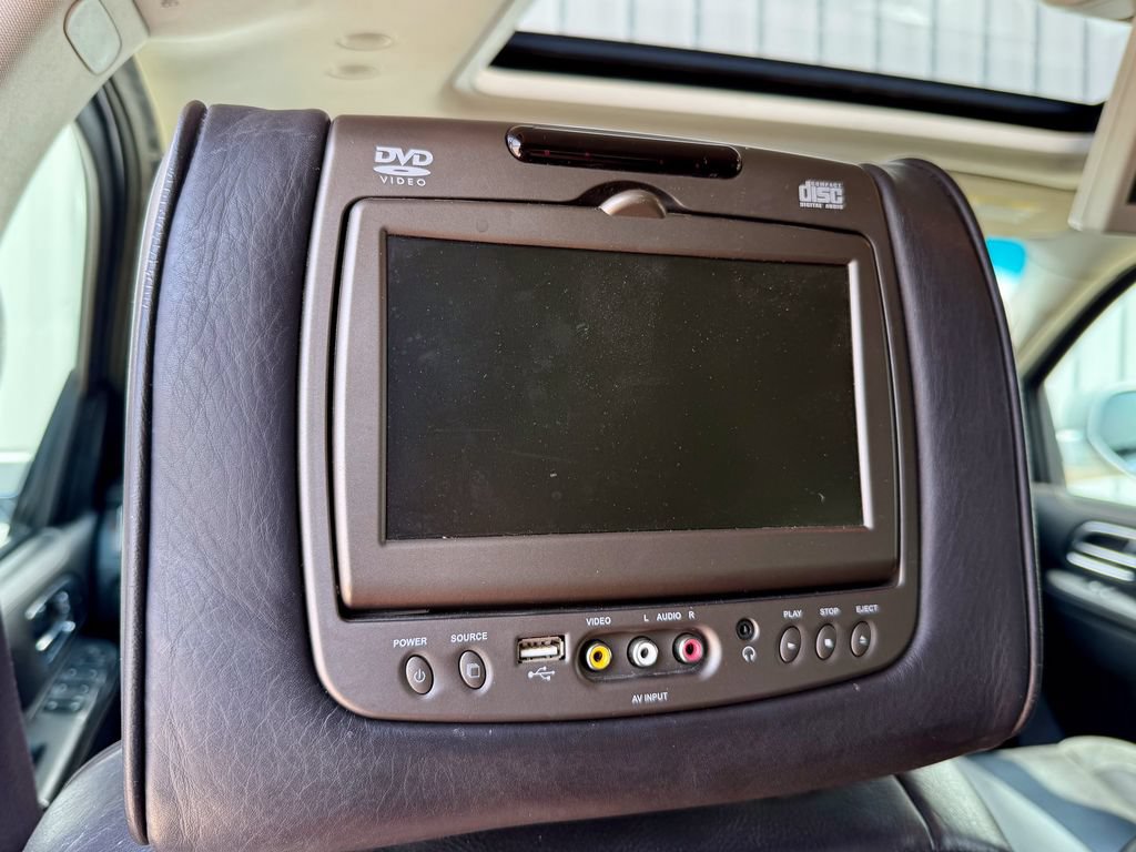 Used 2013 Cadillac Escalade ESV Platinum AWD/4WD image 32