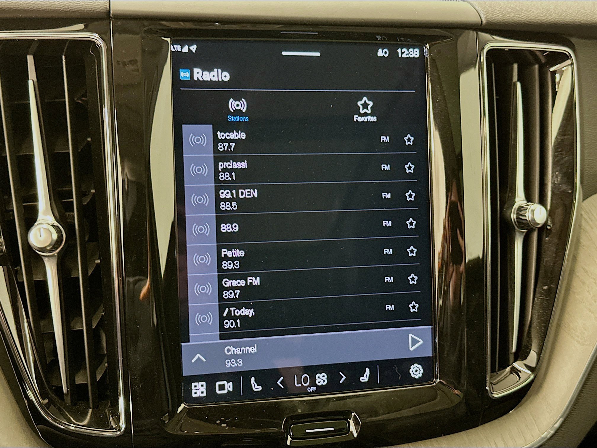 Used 2025 Volvo XC60 B5 Plus image 21