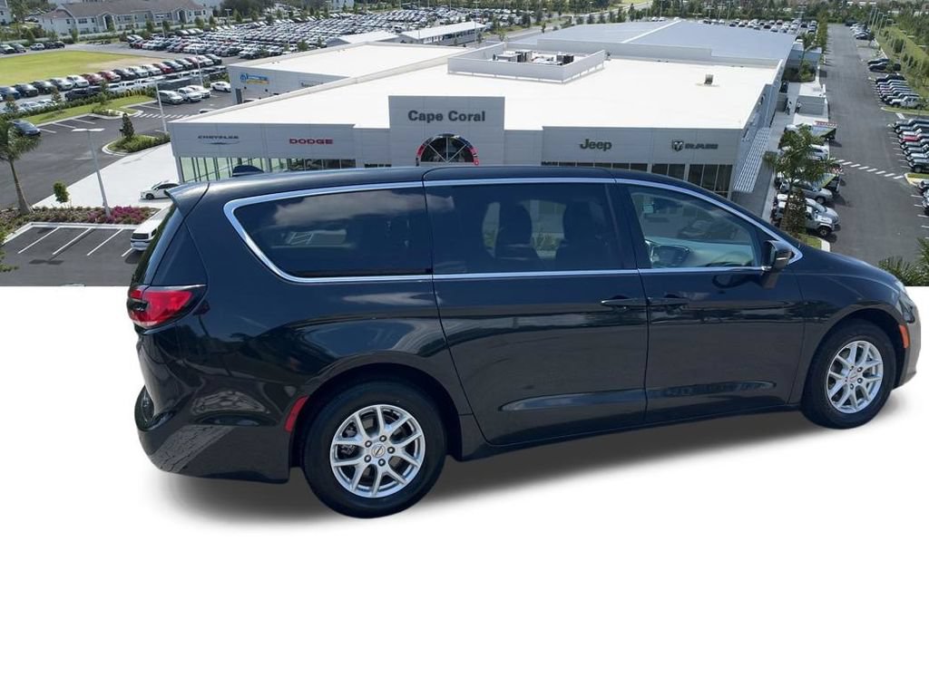 Certified 2023 Chrysler Pacifica Touring-L FWD image 16