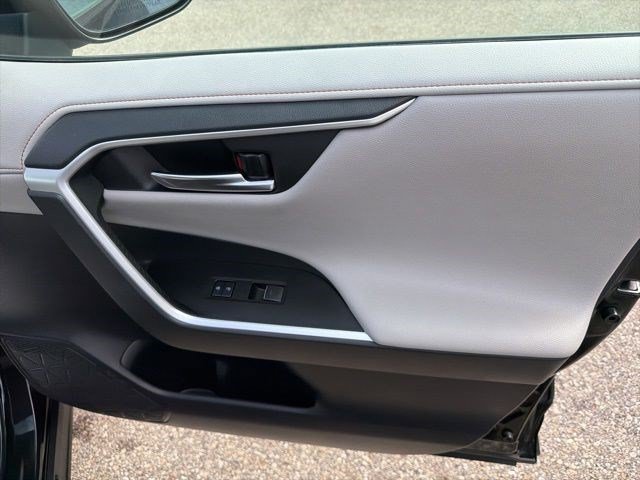Used 2022 Toyota RAV4 Adventure AWD/4WD image 18